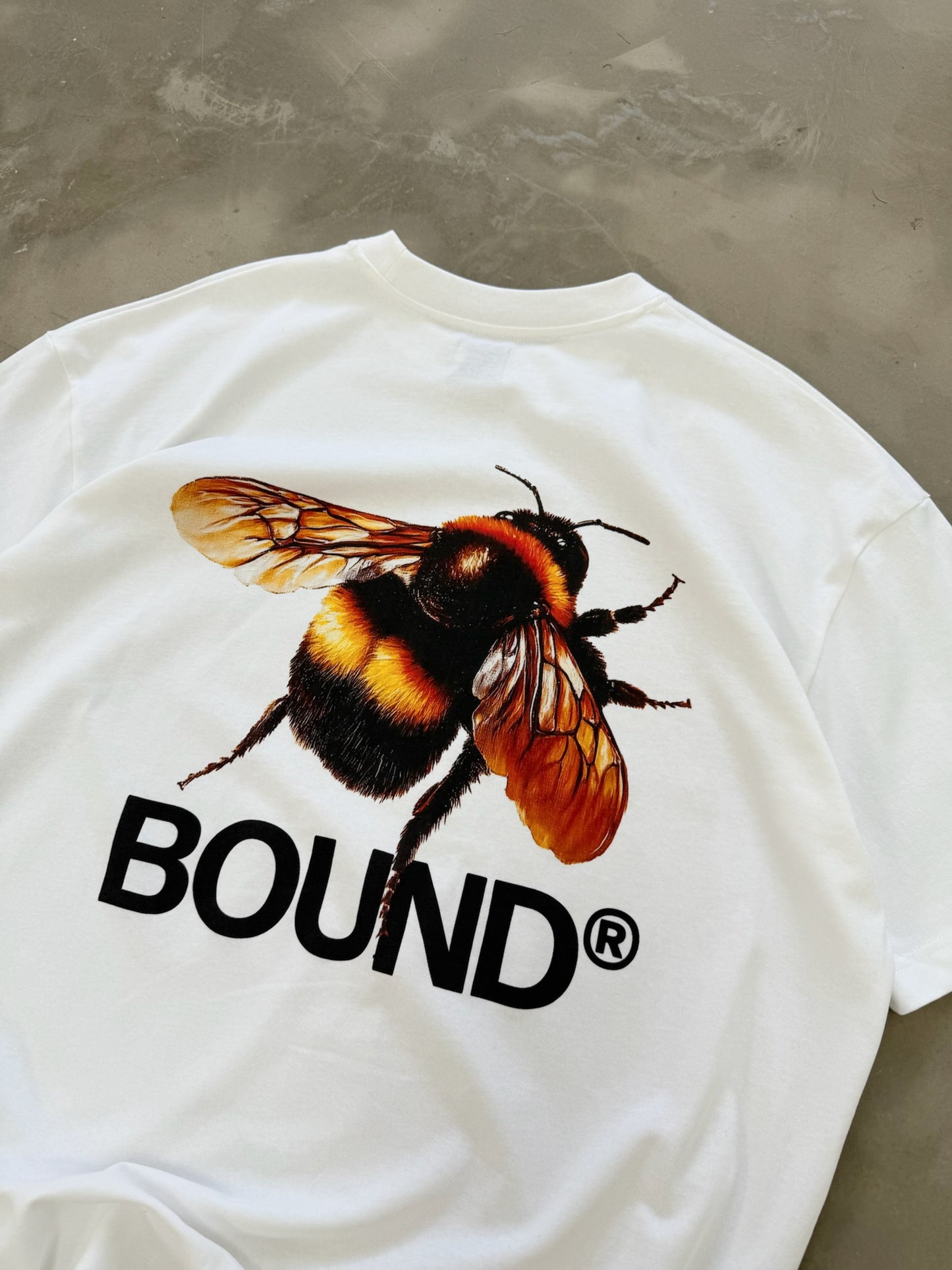 BUZZIN' TEE - WHITE