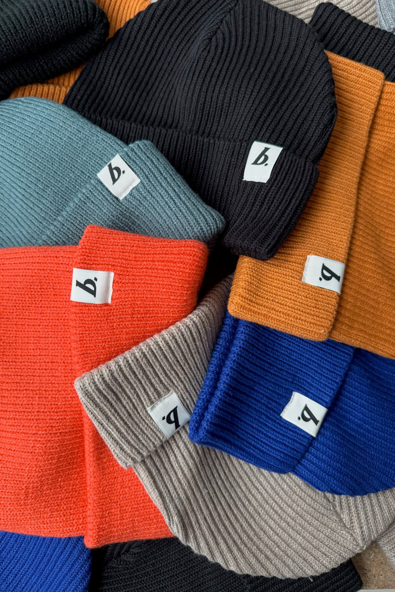 ORGANIC FISHERMAN RIBBED LABEL BEANIE - HEATHER GREY