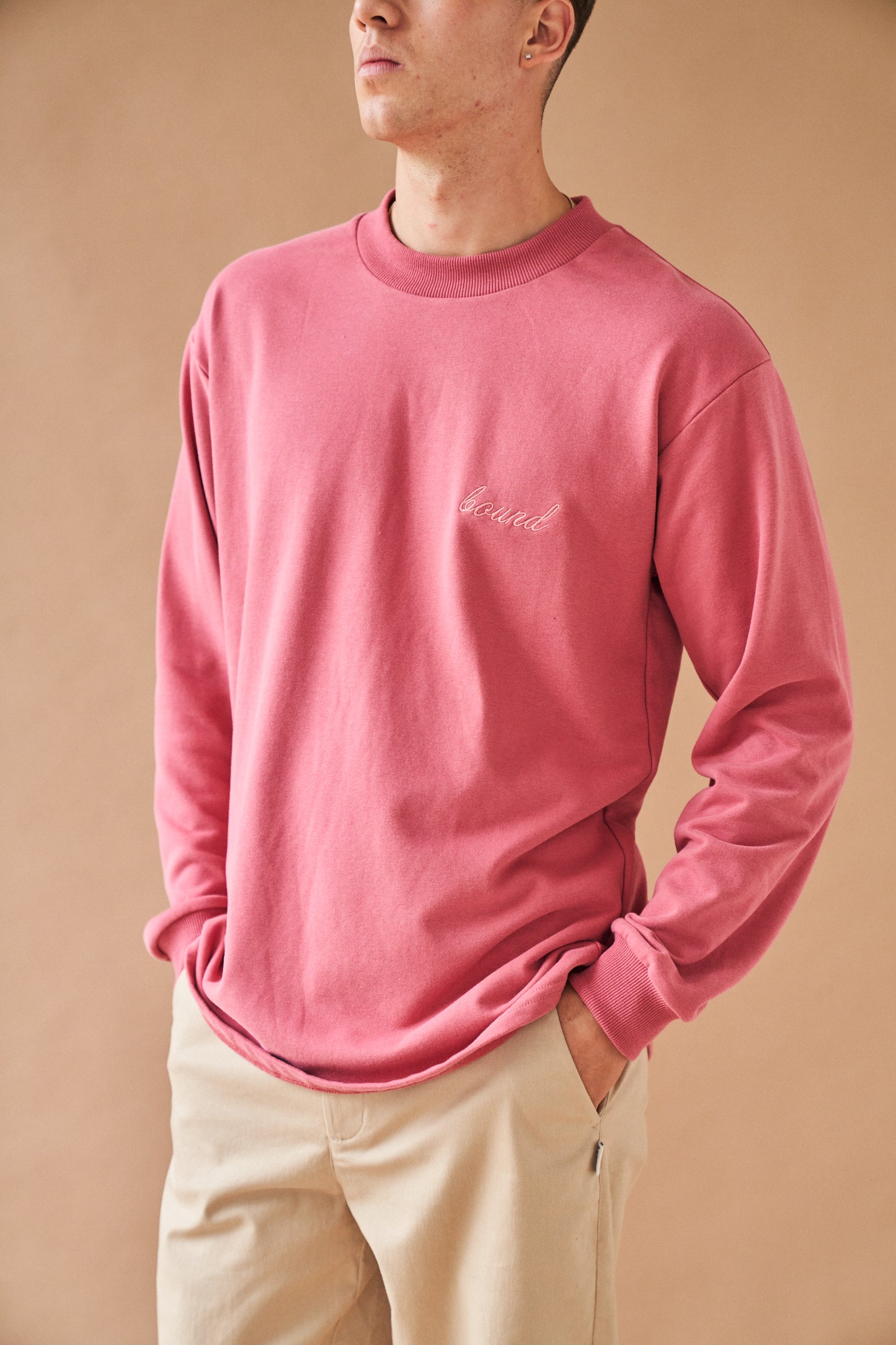 BERRY SCRIPT EMBROIDERED LONGSLEEVE TEE