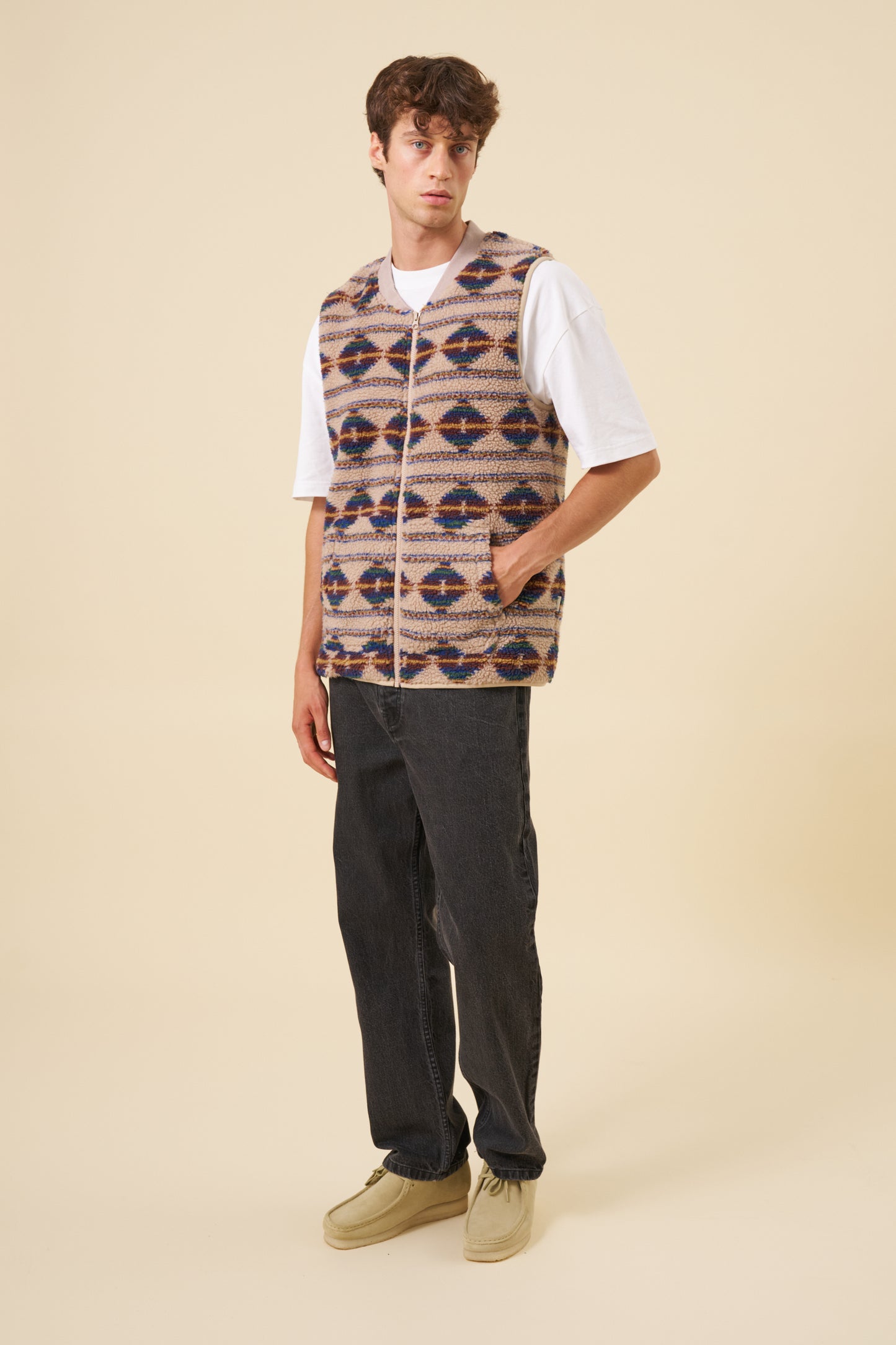 PATTERNED FLEECE GILET - CAMEL