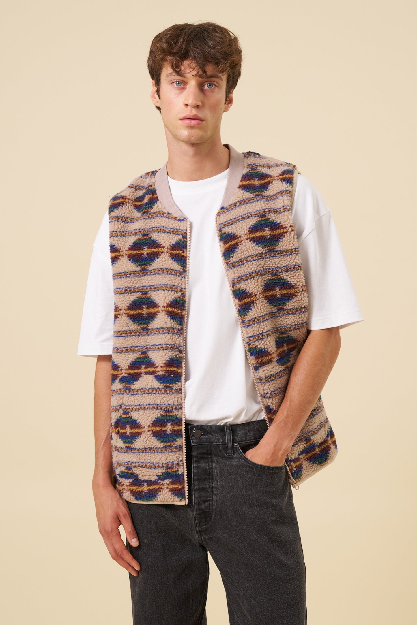 PATTERNED FLEECE GILET - CAMEL