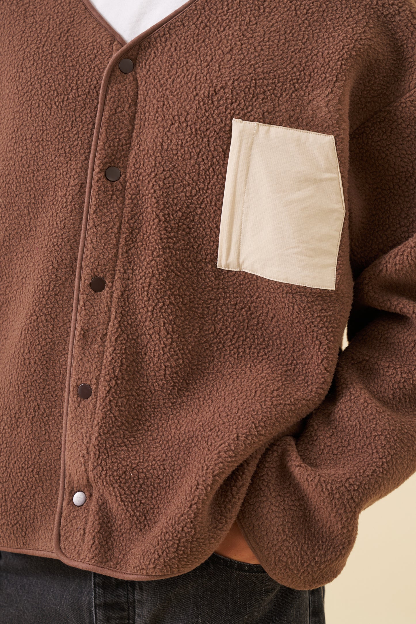 POCKET FLEECE CARDIGAN - BROWN