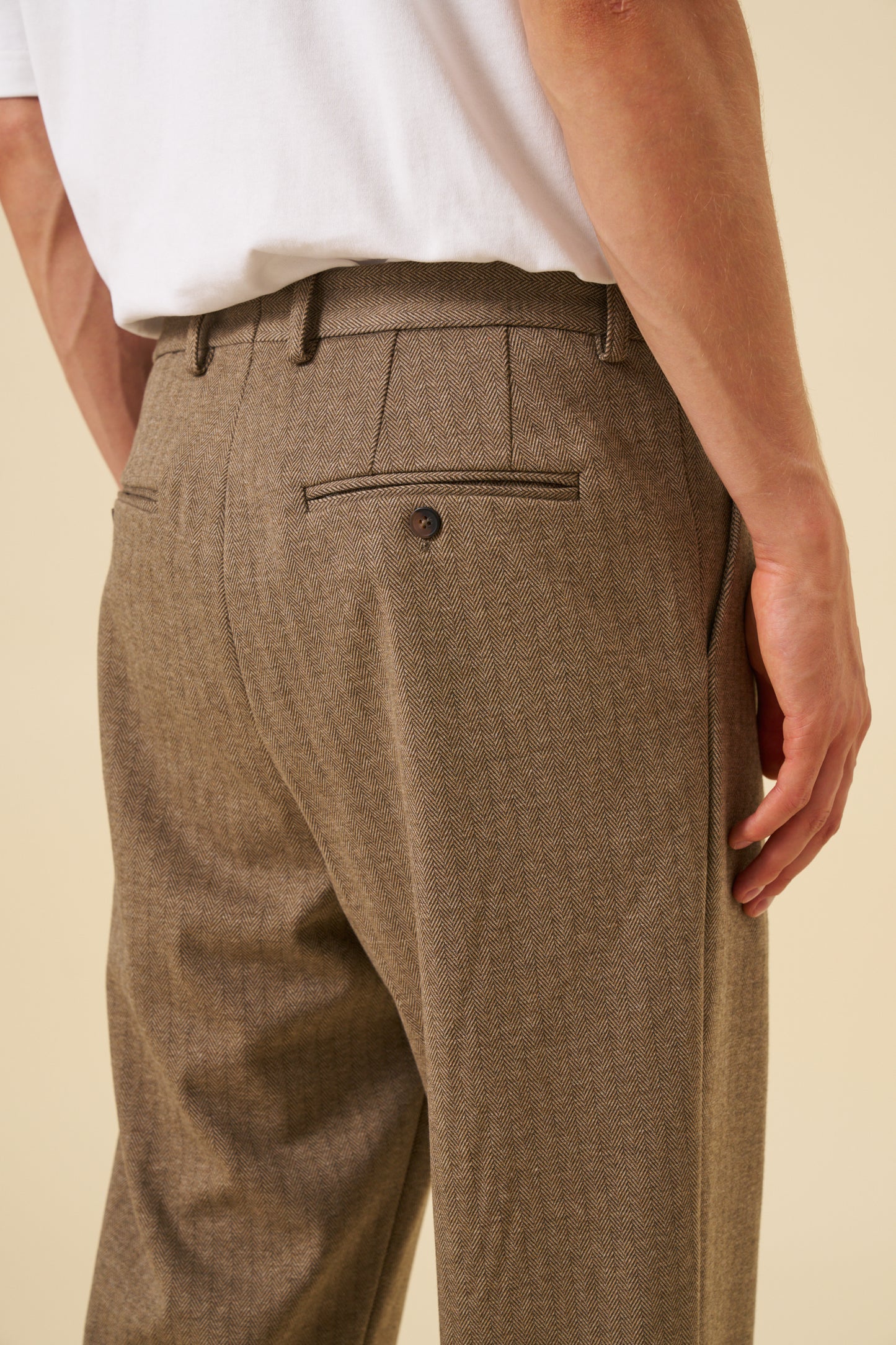 PLEAT HERRINGBONE TROUSER - OLIVE