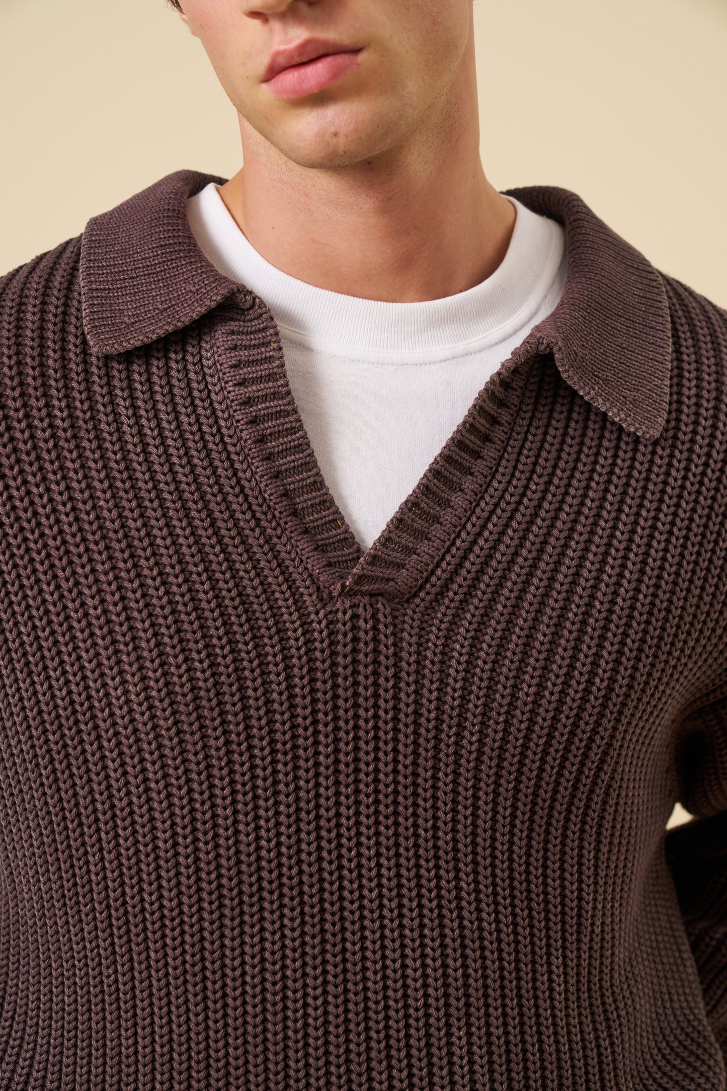 OPEN COLLAR ACID WASH KNIT - BROWN