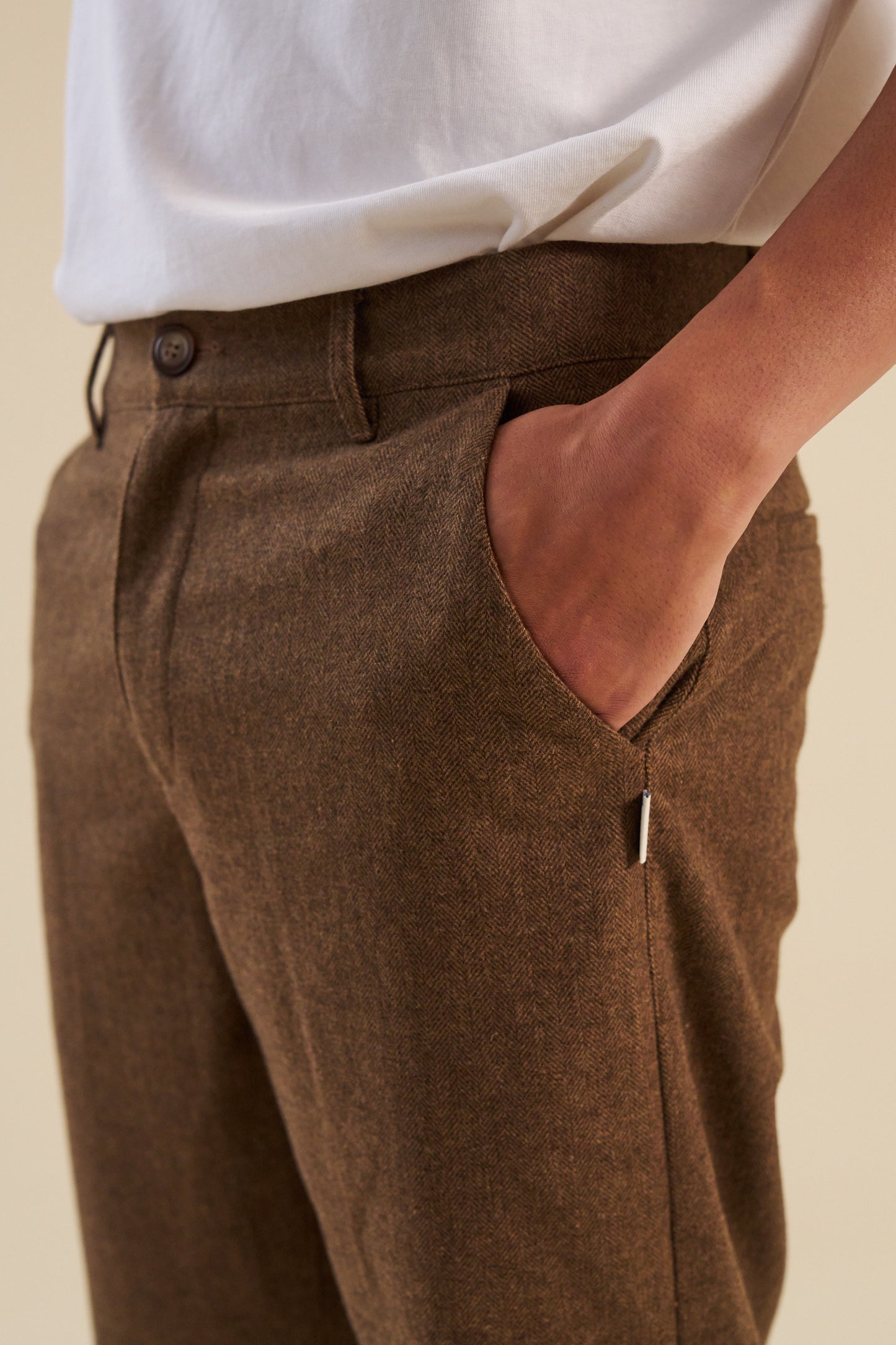 WOOL TEXTURED CROPPED TROUSER