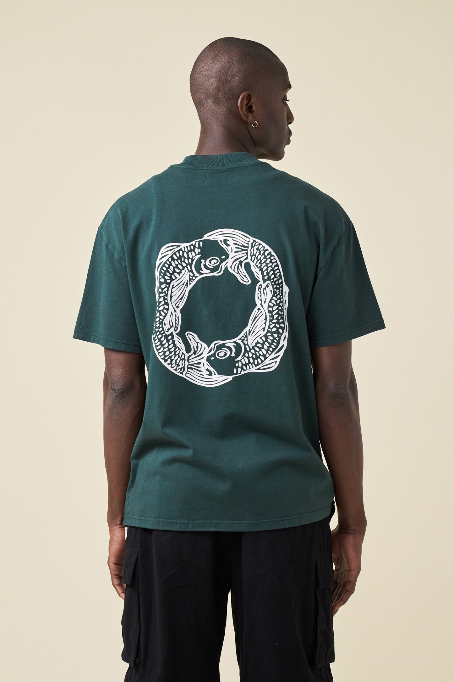 ANGLING CREST TEE - FOREST GREEN