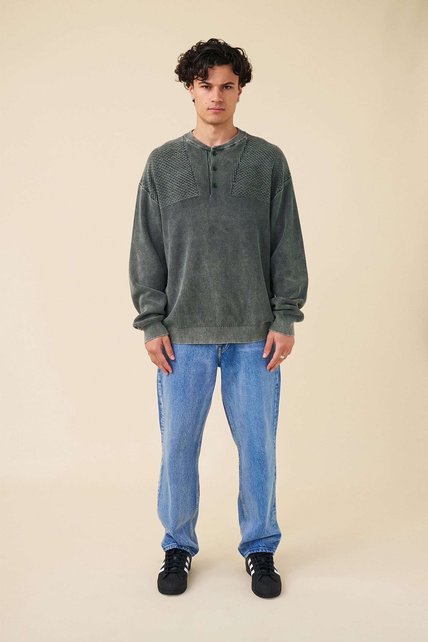 HALF BUTTON PANEL ACID WASHED PULLOVER - GREEN