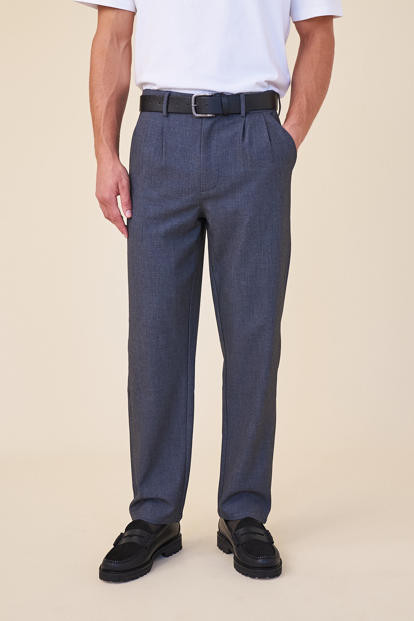 TAPERED DOUBLE PLEAT TROUSER - GREY