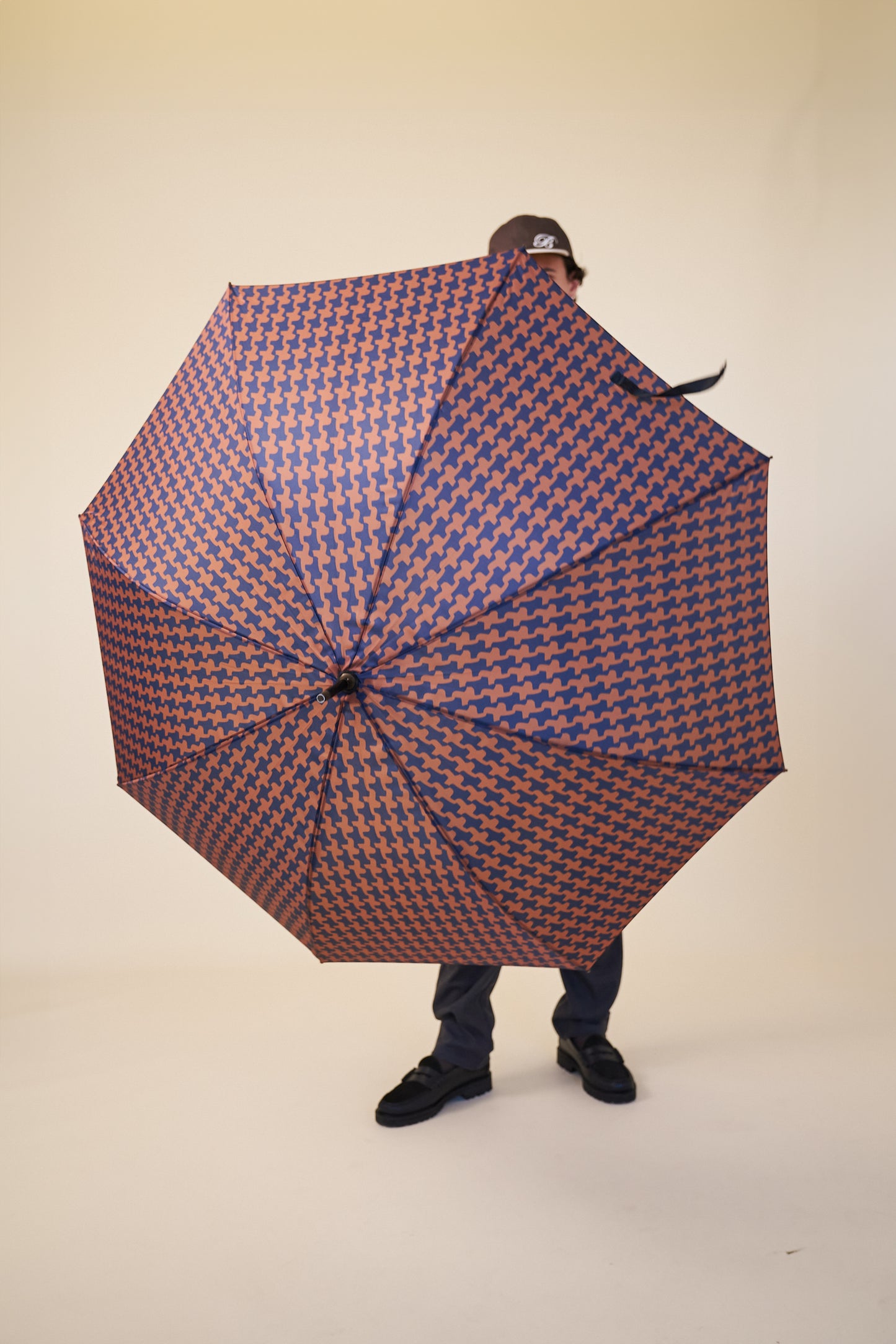 DOGTOOTH PATTERN LARGE UMBRELLA