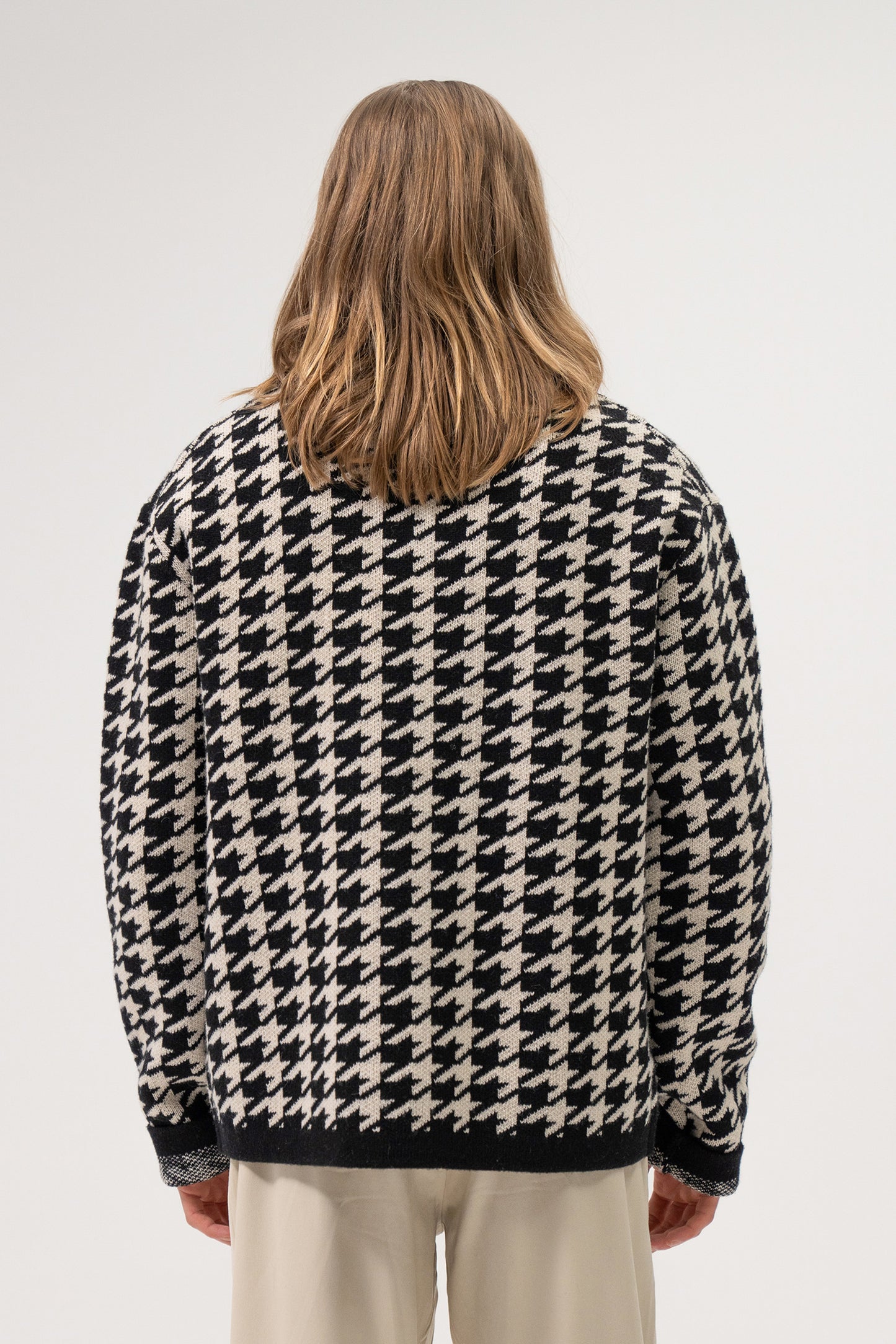 DOGTOOTH WOOL V NECK KNIT SWEATER
