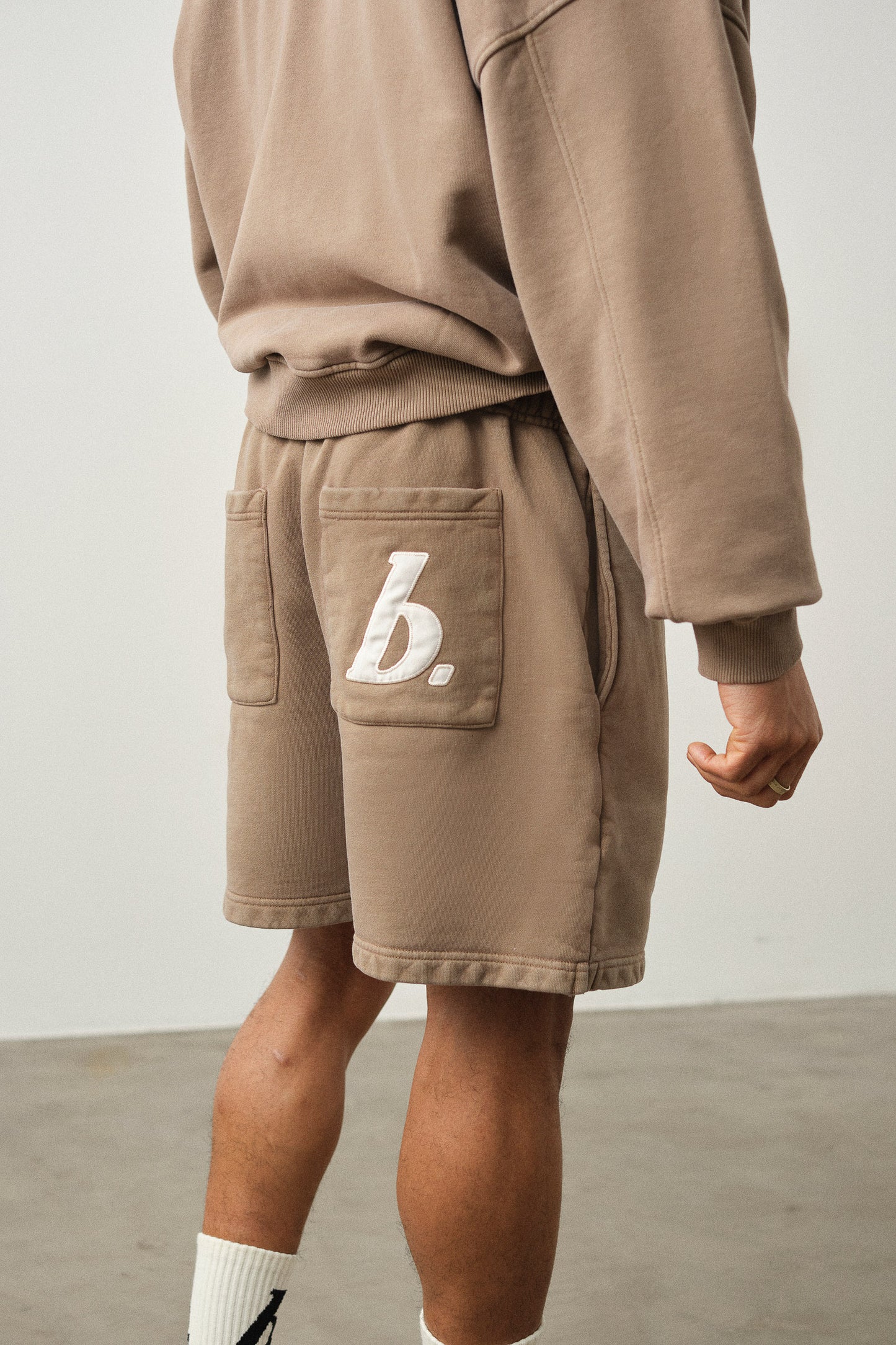 STAMP JOGGER SHORTS - WALNUT