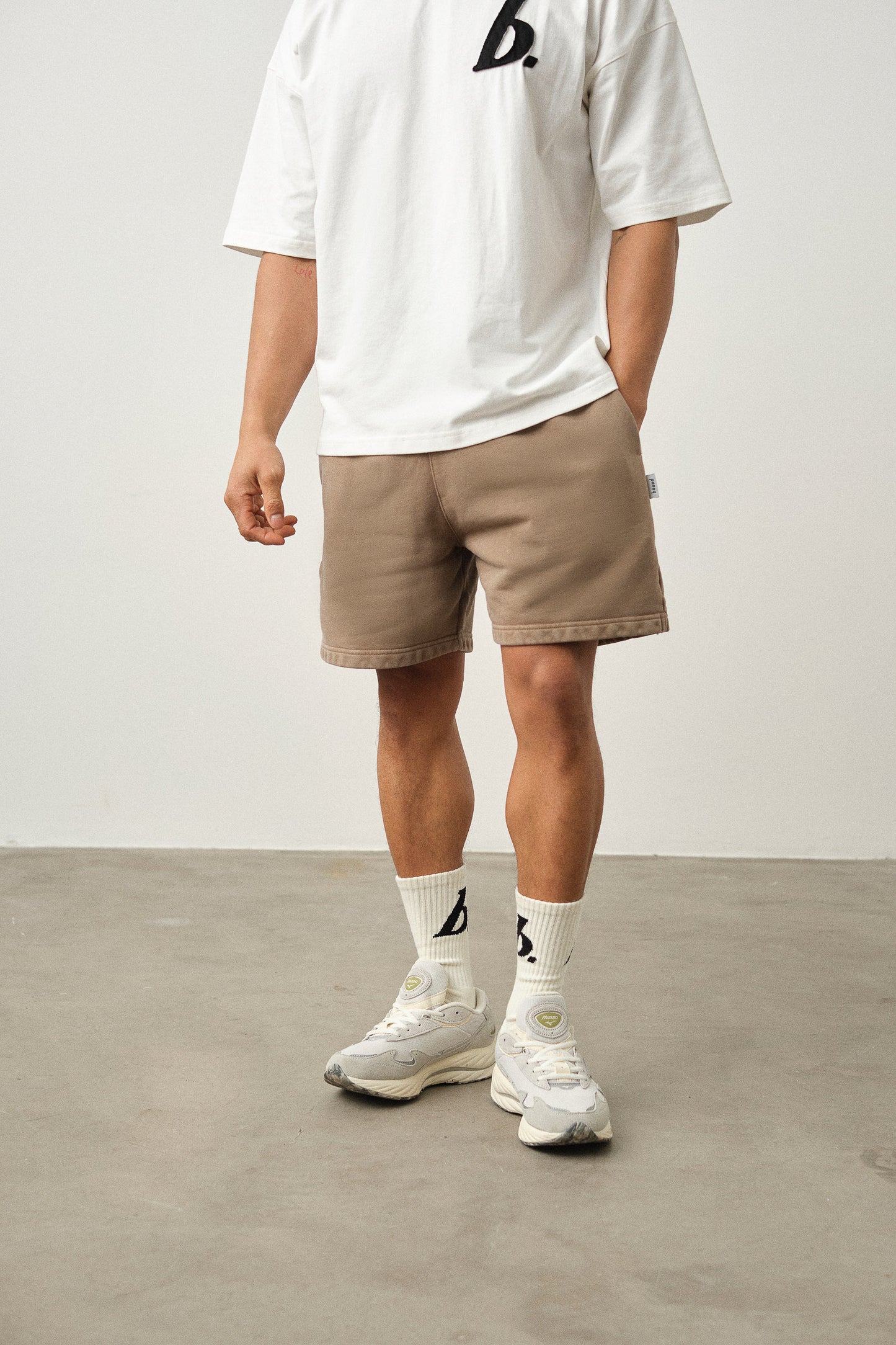 STAMP JOGGER SHORTS - WALNUT