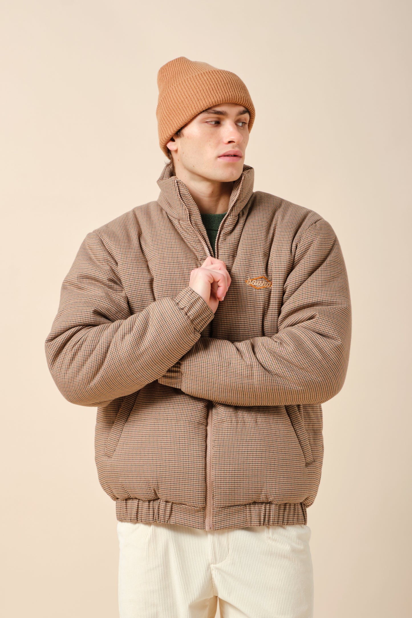 OVERSIZED RECYCLED CUFFED LABEL BEANIE - TAN