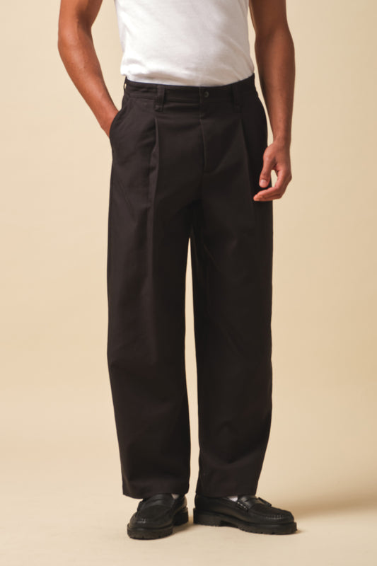WIDE PLEATED TROUSER - BLACK