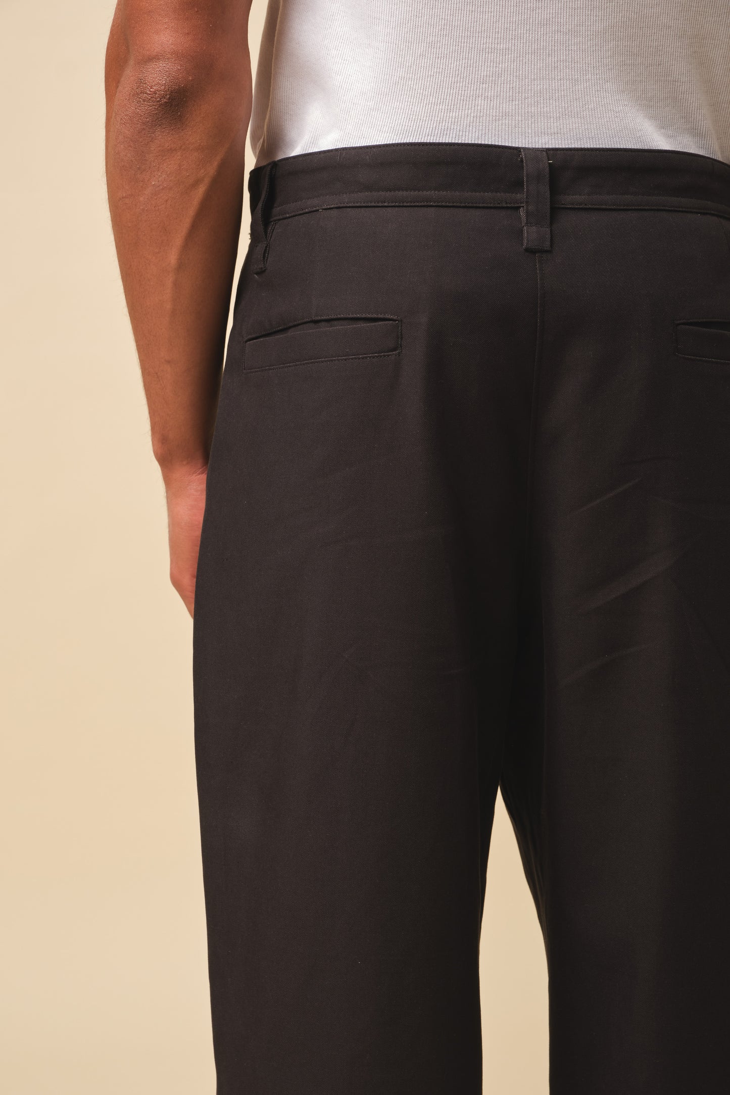 WIDE PLEATED TROUSER - BLACK