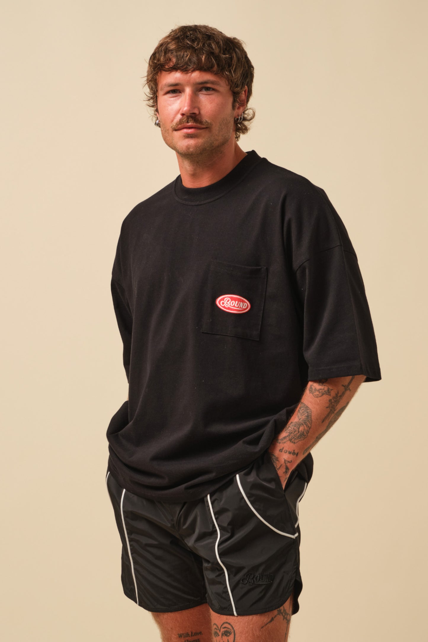FREDDIE RETRO LOGO POCKET TEE - BLACK