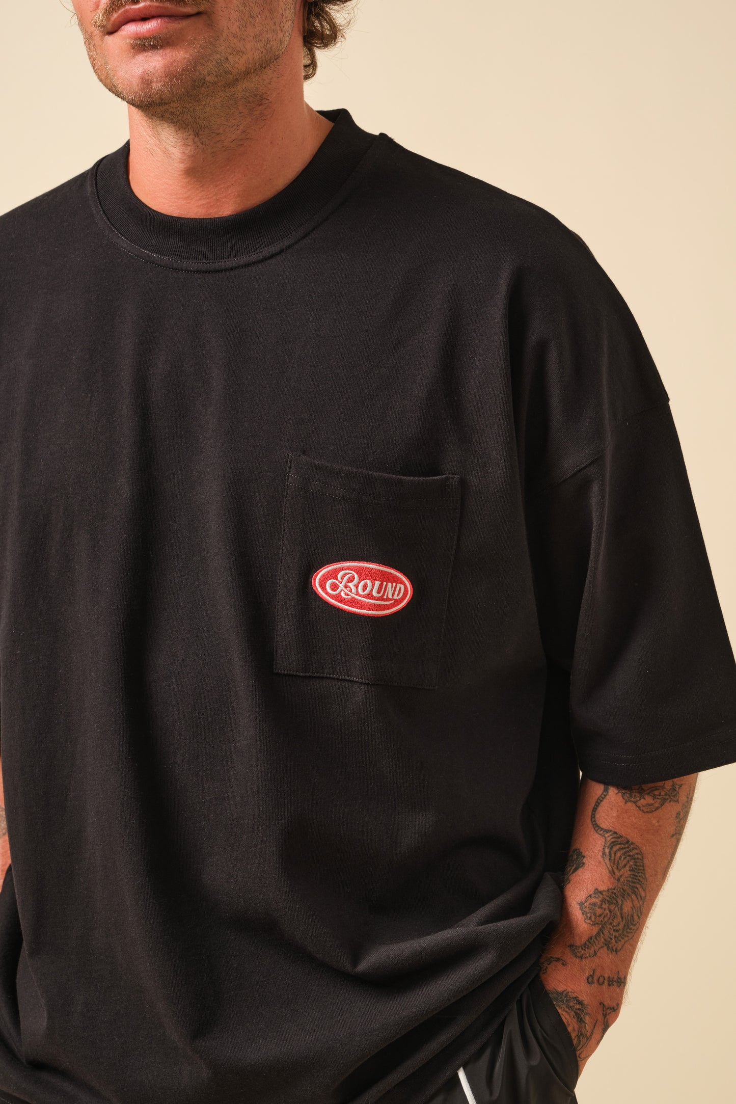 FREDDIE RETRO LOGO POCKET TEE - BLACK