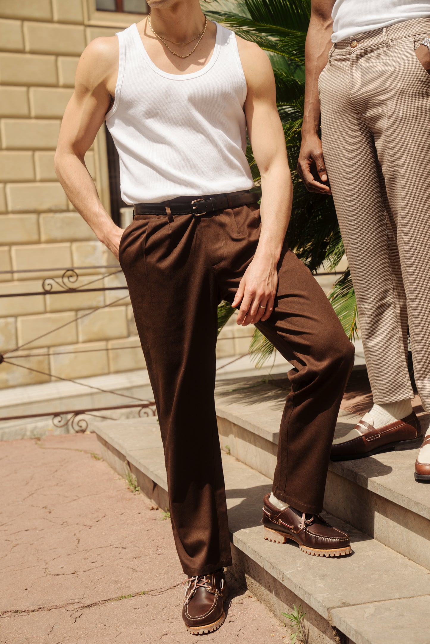 PLEATED SMART TROUSERS - BROWN