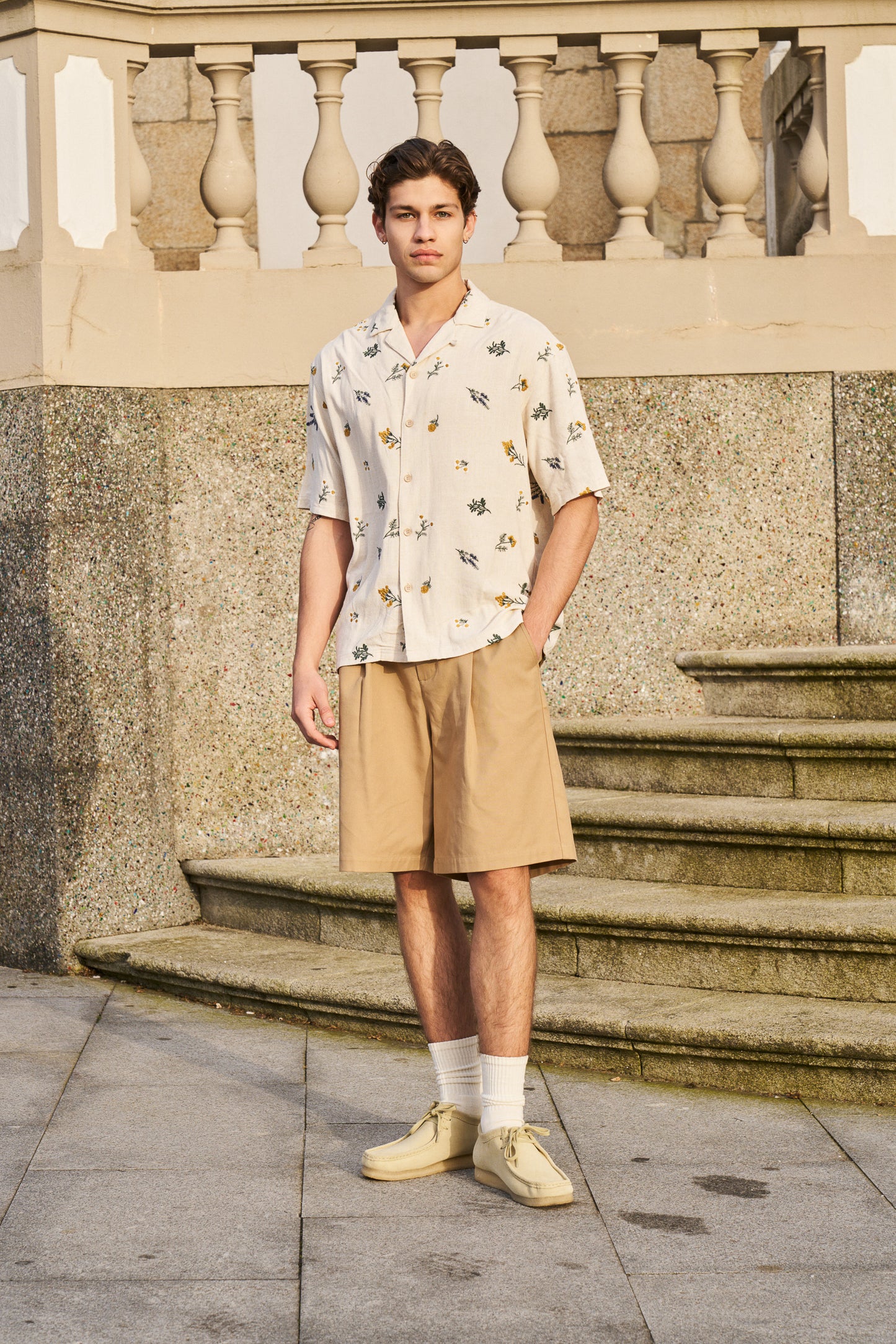 WIDE PLEATED SHORTS - CAMEL