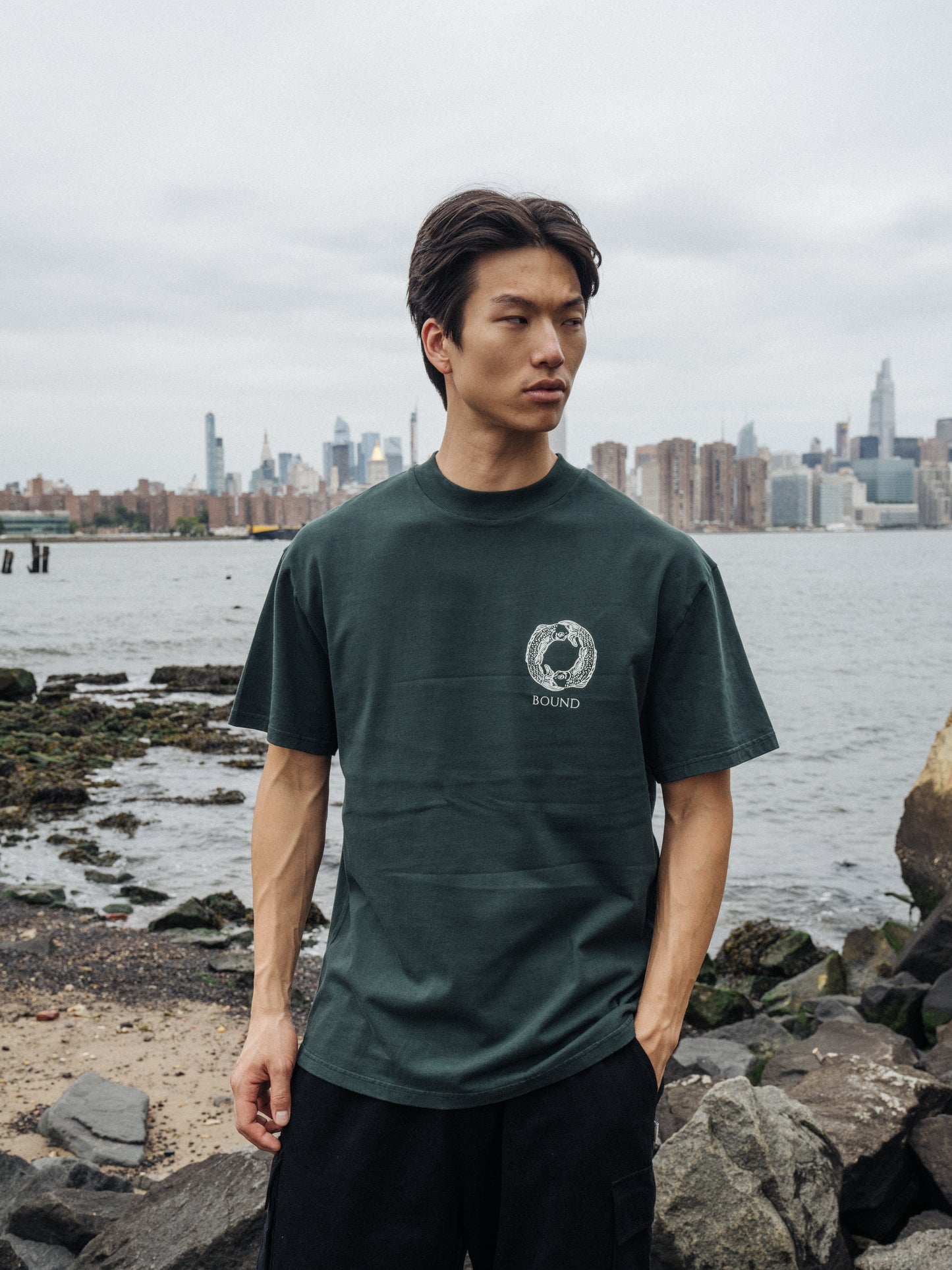 ANGLING CREST TEE - FOREST GREEN