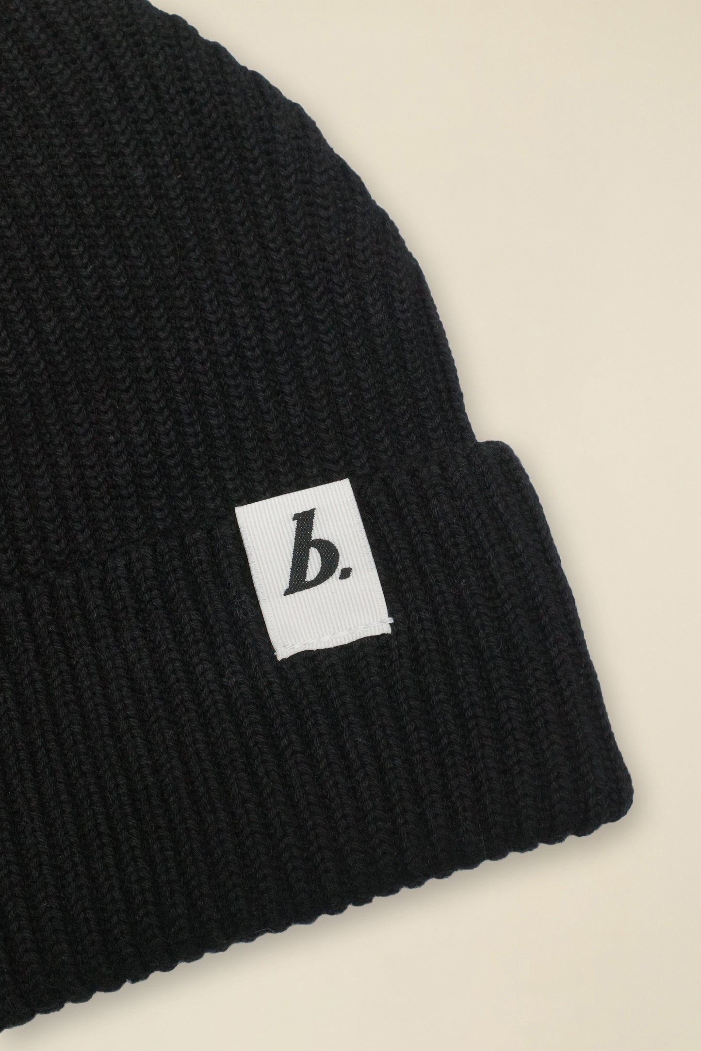 ORGANIC FISHERMAN RIBBED LABEL BEANIE - BLACK
