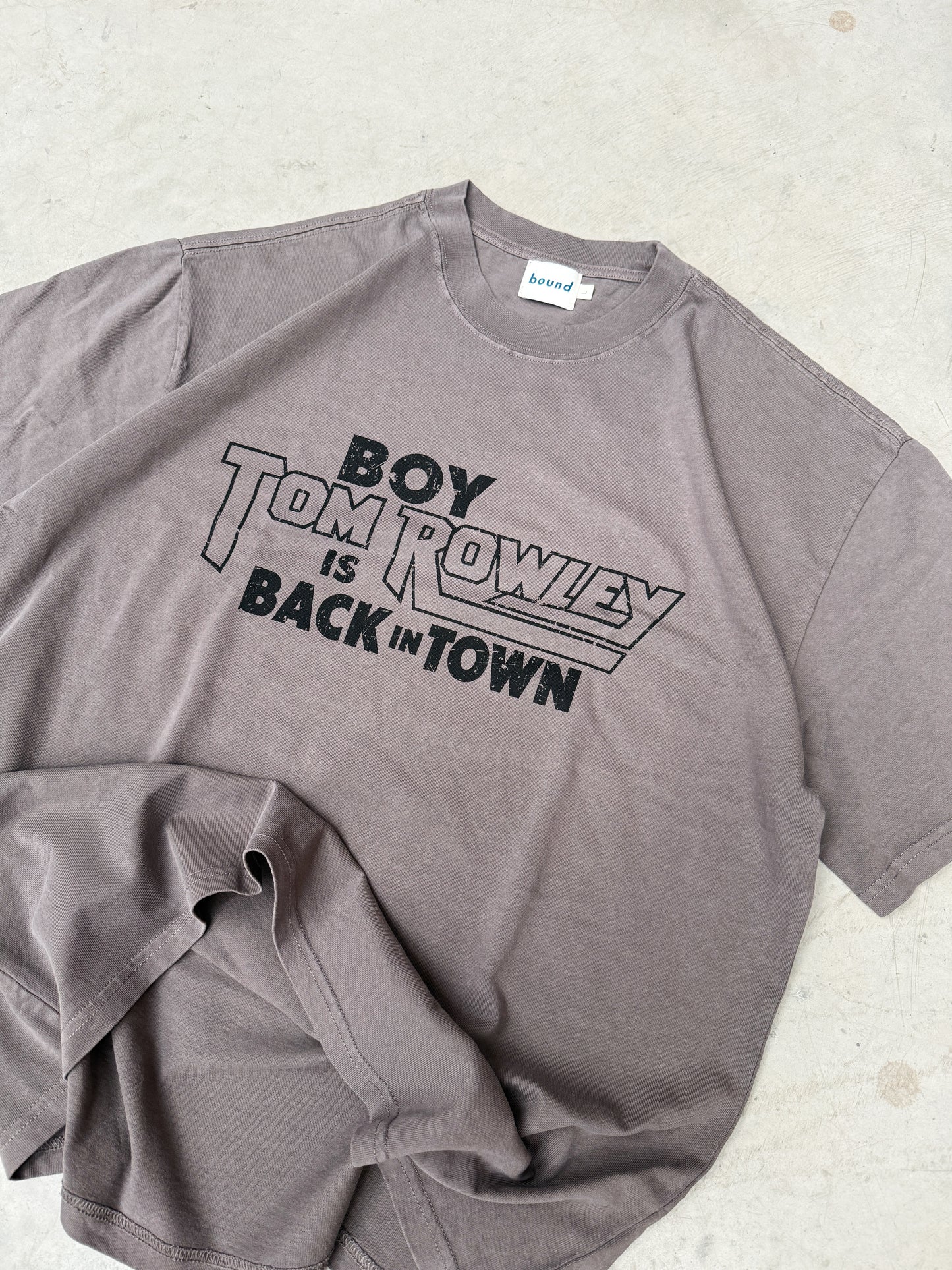TOM ROWLEY 'BOY IS BACK IN TOWN' TEE - VINTAGE CHARCOAL