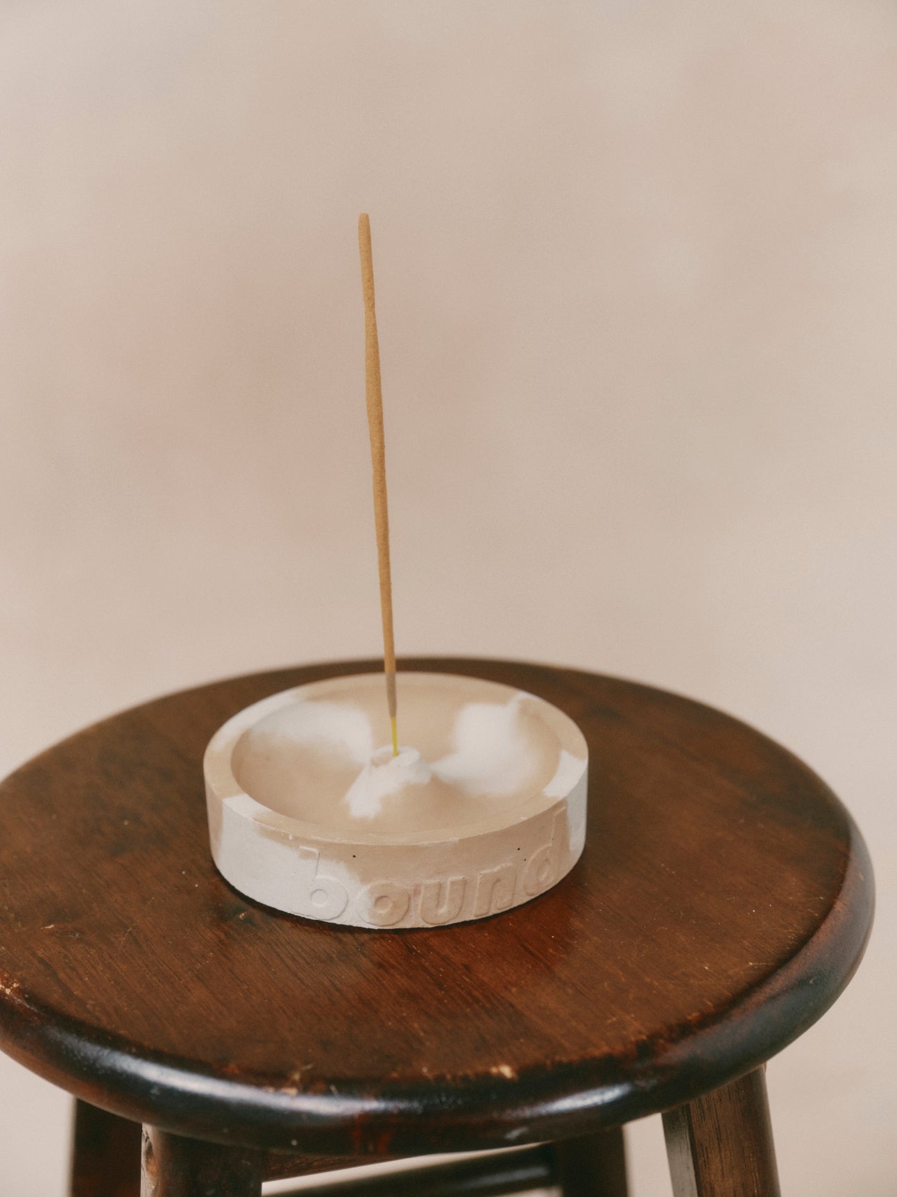 CONCRETE JUNGLE INCENSE HOLDER - MARBLE DYE CIRCULAR