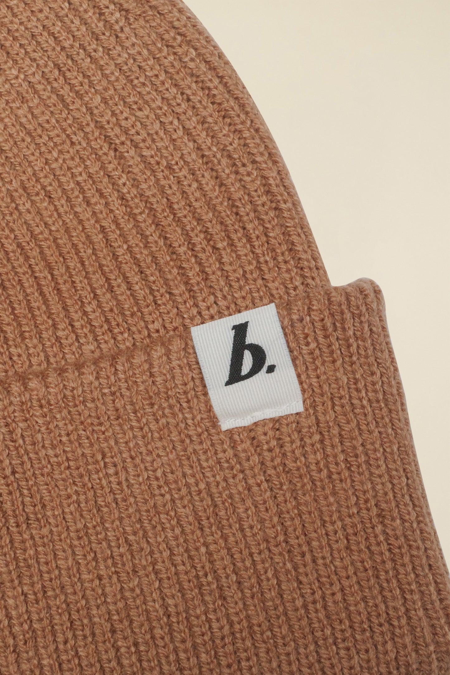 OVERSIZED RECYCLED CUFFED LABEL BEANIE - TAN