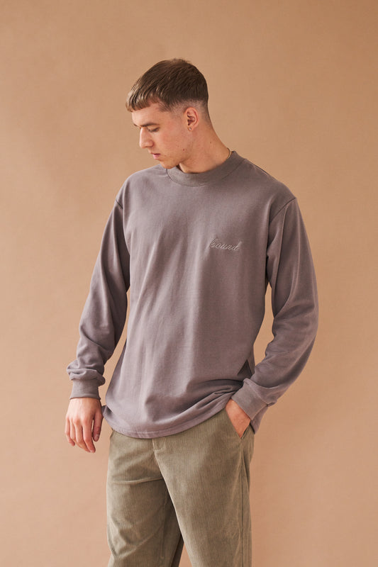 CHARCOAL SCRIPT EMBROIDERED LONGSLEEVE TEE